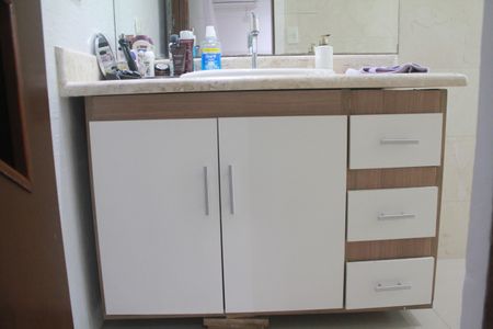 Casa à venda com 170m², 3 quartos e 4 vagasBanheiro da Suíte