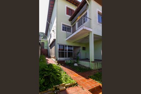 Casa à venda com 187m², 3 quartos e 2 vagas Casa à venda com 187m², 3 quartos e 2 vagasÁrea comum