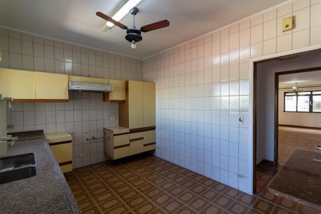 Casa à venda com 187m², 3 quartos e 2 vagas Casa à venda com 187m², 3 quartos e 2 vagasCozinha