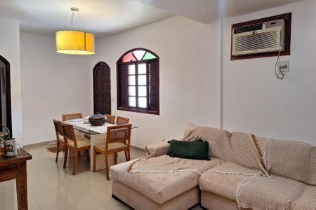 Casa à venda com 396m², 2 quartos e 2 vagasSala