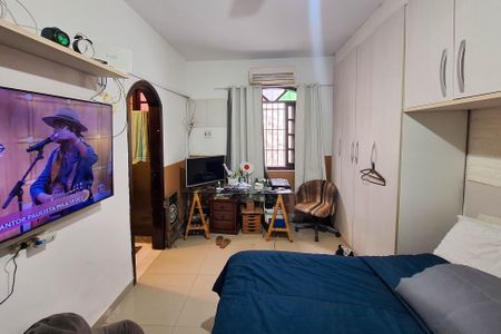 Casa à venda com 396m², 2 quartos e 2 vagasSuíte