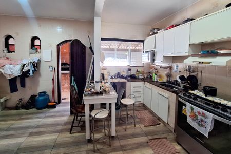 Casa à venda com 396m², 2 quartos e 2 vagasCozinha