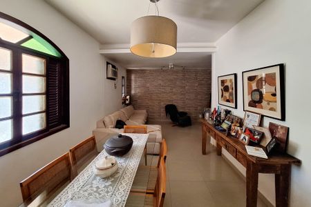 Casa à venda com 396m², 2 quartos e 2 vagasSala