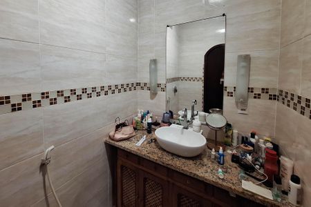 Casa à venda com 396m², 2 quartos e 2 vagasBanheiro da Suíte