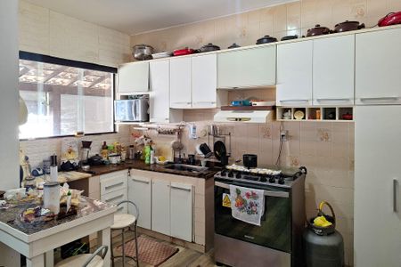 Casa à venda com 396m², 2 quartos e 2 vagasCozinha