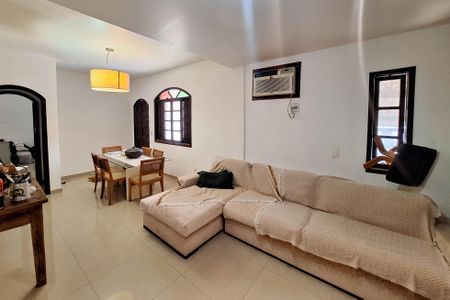 Casa à venda com 396m², 2 quartos e 2 vagasSala