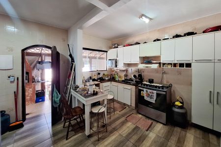 Casa à venda com 396m², 2 quartos e 2 vagasCozinha