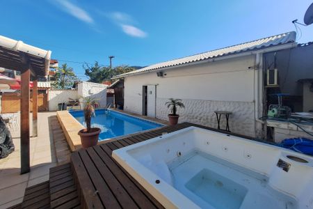 Casa à venda com 396m², 2 quartos e 2 vagasQuintal