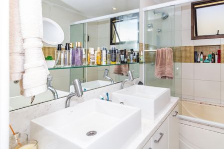 Apartamento à venda com 227m², 3 quartos e 3 vagasBanheiro da Suíte