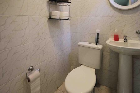 Casa à venda com 180m², 2 quartos e 2 vagas Casa à venda com 180m², 2 quartos e 2 vagasLavabo