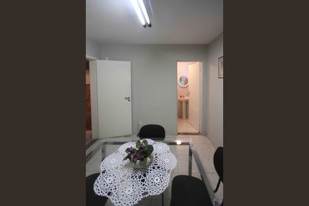 Casa à venda com 180m², 2 quartos e 2 vagas Casa à venda com 180m², 2 quartos e 2 vagasCopa