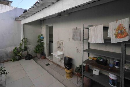 Casa à venda com 180m², 2 quartos e 2 vagas Casa à venda com 180m², 2 quartos e 2 vagasQuintal