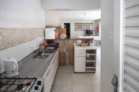 Casa à venda com 180m², 2 quartos e 2 vagas Casa à venda com 180m², 2 quartos e 2 vagasCozinha