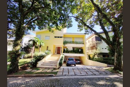 Casa de condomínio à venda com 754m², 4 quartos e 4 vagas Casa de condomínio à venda com 754m², 4 quartos e 4 vagasFachada