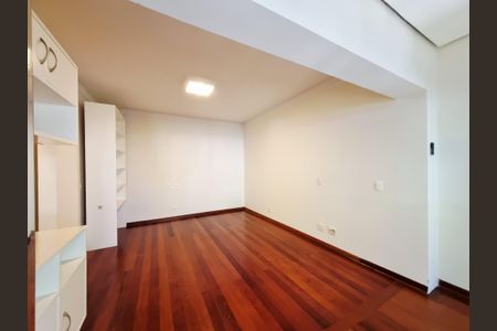 Casa de condomínio à venda com 754m², 4 quartos e 4 vagas Casa de condomínio à venda com 754m², 4 quartos e 4 vagasSuíte 3