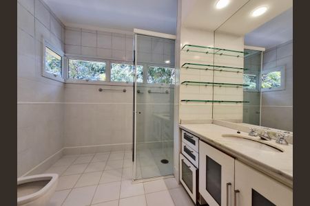 Casa de condomínio à venda com 754m², 4 quartos e 4 vagas Casa de condomínio à venda com 754m², 4 quartos e 4 vagasBanheiro da Suíte 3