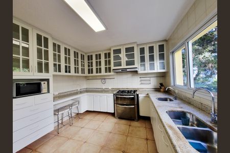 Casa de condomínio à venda com 754m², 4 quartos e 4 vagas Casa de condomínio à venda com 754m², 4 quartos e 4 vagasCozinha