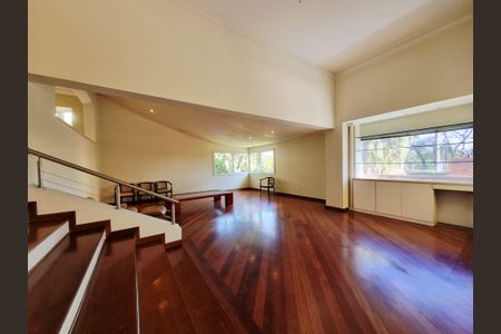 Casa de condomínio à venda com 754m², 4 quartos e 4 vagas Casa de condomínio à venda com 754m², 4 quartos e 4 vagasSala