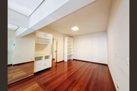 Casa de condomínio à venda com 754m², 4 quartos e 4 vagas Casa de condomínio à venda com 754m², 4 quartos e 4 vagasSuíte 3