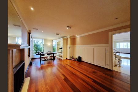 Casa de condomínio à venda com 754m², 4 quartos e 4 vagas Casa de condomínio à venda com 754m², 4 quartos e 4 vagasEscritório