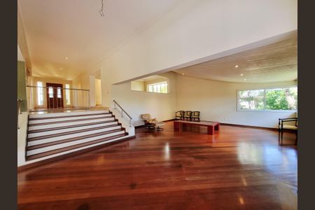 Casa de condomínio à venda com 754m², 4 quartos e 4 vagas Casa de condomínio à venda com 754m², 4 quartos e 4 vagasSala