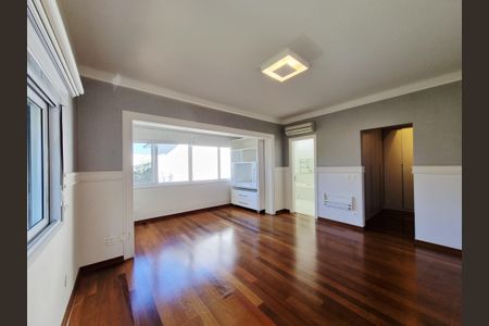 Casa de condomínio à venda com 754m², 4 quartos e 4 vagas Casa de condomínio à venda com 754m², 4 quartos e 4 vagasSuíte 1