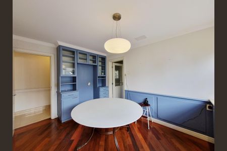 Casa de condomínio à venda com 754m², 4 quartos e 4 vagas Casa de condomínio à venda com 754m², 4 quartos e 4 vagasSala