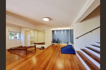 Casa de condomínio à venda com 754m², 4 quartos e 4 vagas Casa de condomínio à venda com 754m², 4 quartos e 4 vagasÁrea Privativa