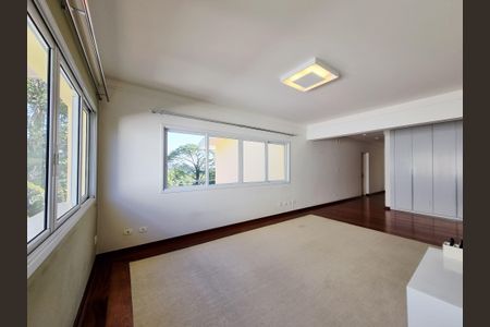 Casa de condomínio à venda com 754m², 4 quartos e 4 vagas Casa de condomínio à venda com 754m², 4 quartos e 4 vagasSala