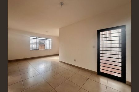 Casa à venda com 153m², 3 quartos e 2 vagas Casa à venda com 153m², 3 quartos e 2 vagasSala