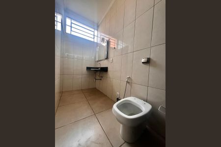 Casa à venda com 153m², 3 quartos e 2 vagas Casa à venda com 153m², 3 quartos e 2 vagasBanheiro da Suíte