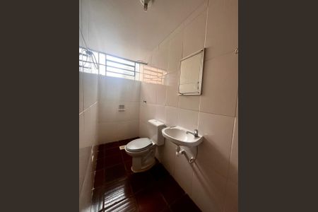 Casa à venda com 153m², 3 quartos e 2 vagas Casa à venda com 153m², 3 quartos e 2 vagasBanheiro Edícula