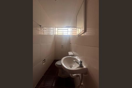 Casa à venda com 153m², 3 quartos e 2 vagas Casa à venda com 153m², 3 quartos e 2 vagasBanheiro Edícula