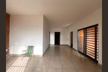 Casa à venda com 153m², 3 quartos e 2 vagas Casa à venda com 153m², 3 quartos e 2 vagasSala