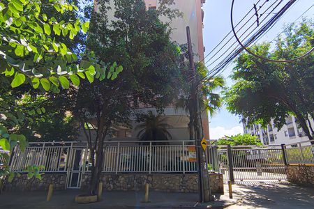 Apartamento para alugar com 64m², 2 quartos e 1 vaga Apartamento para alugar com 64m², 2 quartos e 1 vagaFachada