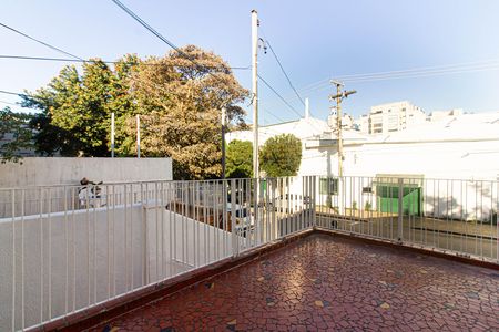 Casa à venda com 115m², 2 quartos e 1 vaga Casa à venda com 115m², 2 quartos e 1 vagaVaranda