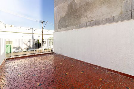 Casa à venda com 115m², 2 quartos e 1 vaga Casa à venda com 115m², 2 quartos e 1 vagaVaranda