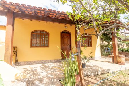 Casa de condomínio à venda com 420m², 3 quartos e 6 vagas Casa de condomínio à venda com 420m², 3 quartos e 6 vagasCasa do Caseiro