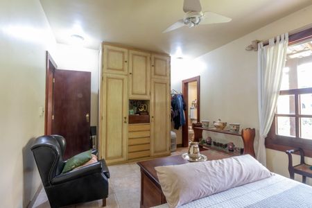 Casa de condomínio à venda com 420m², 3 quartos e 6 vagas Casa de condomínio à venda com 420m², 3 quartos e 6 vagasSuíte