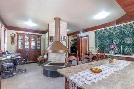 Casa de condomínio à venda com 420m², 3 quartos e 6 vagas Casa de condomínio à venda com 420m², 3 quartos e 6 vagasSala