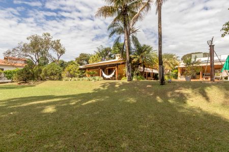 Casa de condomínio à venda com 420m², 3 quartos e 6 vagas Casa de condomínio à venda com 420m², 3 quartos e 6 vagasÁrea externa