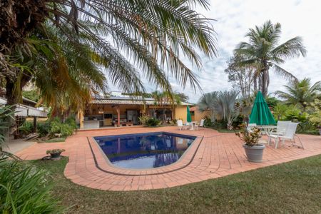 Casa de condomínio à venda com 420m², 3 quartos e 6 vagas Casa de condomínio à venda com 420m², 3 quartos e 6 vagasÁrea externa