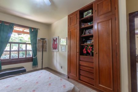 Casa de condomínio à venda com 420m², 3 quartos e 6 vagas Casa de condomínio à venda com 420m², 3 quartos e 6 vagasQuarto 1