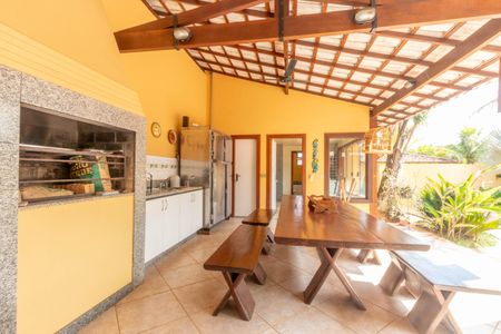 Casa de condomínio à venda com 420m², 3 quartos e 6 vagas Casa de condomínio à venda com 420m², 3 quartos e 6 vagasVaranda gourmet