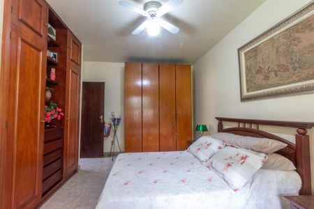 Casa de condomínio à venda com 420m², 3 quartos e 6 vagas Casa de condomínio à venda com 420m², 3 quartos e 6 vagasQuarto 1