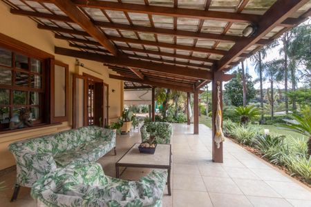 Casa de condomínio à venda com 420m², 3 quartos e 6 vagas Casa de condomínio à venda com 420m², 3 quartos e 6 vagasVaranda