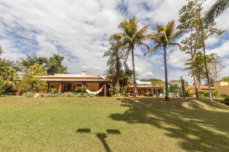 Casa de condomínio à venda com 420m², 3 quartos e 6 vagas Casa de condomínio à venda com 420m², 3 quartos e 6 vagasÁrea externa