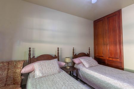 Casa de condomínio à venda com 420m², 3 quartos e 6 vagas Casa de condomínio à venda com 420m², 3 quartos e 6 vagasQuarto 2