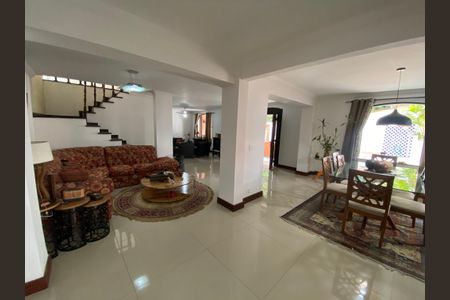 Casa à venda com 513m², 6 quartos e 3 vagasSala