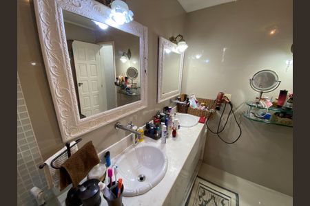 Casa à venda com 513m², 6 quartos e 3 vagasBanheiro Suíte 1